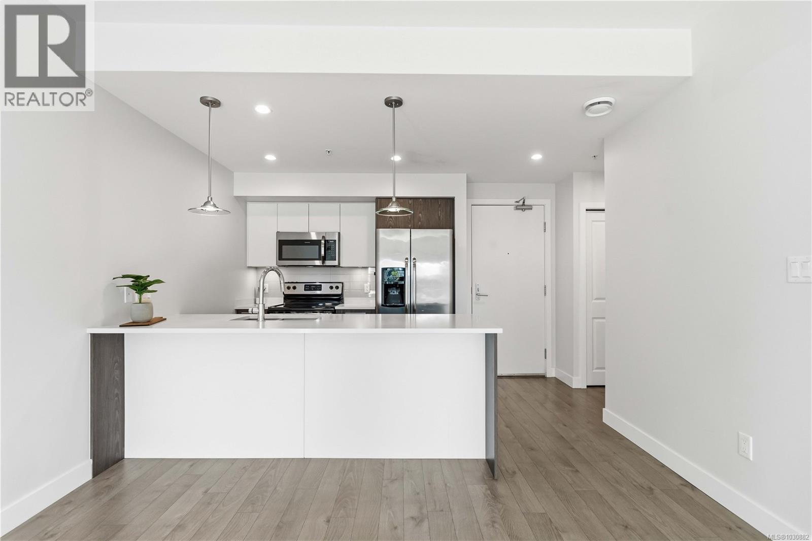 107 1000 Inverness Road, Saanich