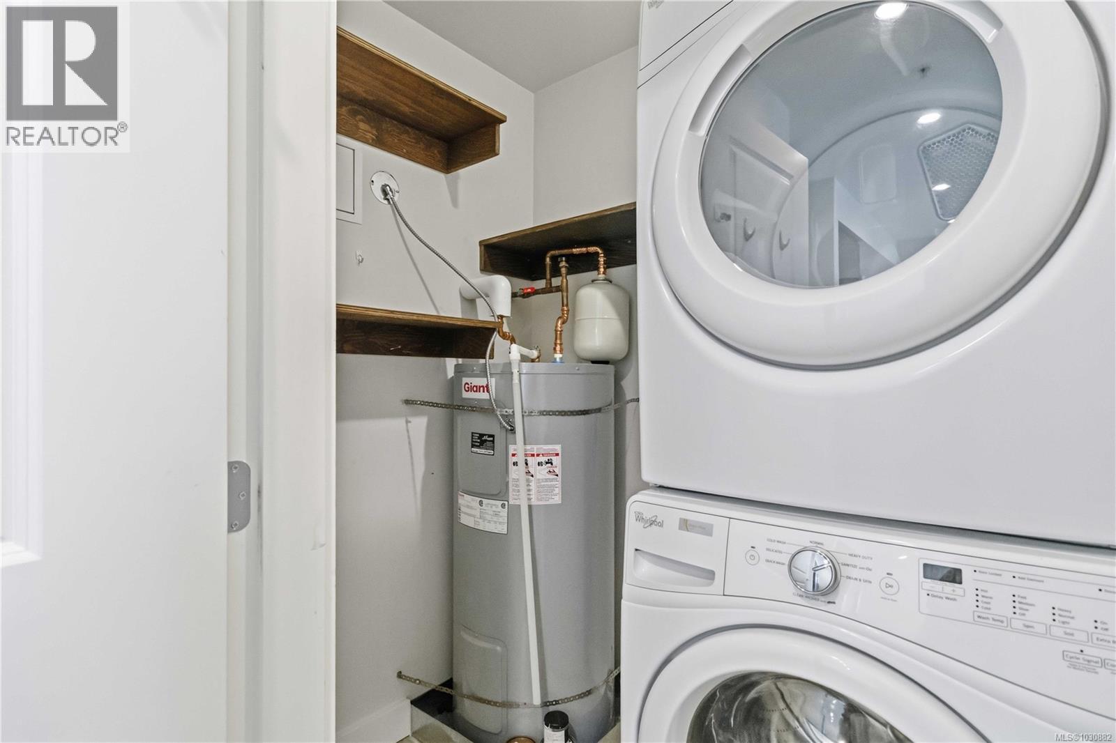 107 1000 Inverness Road, Saanich