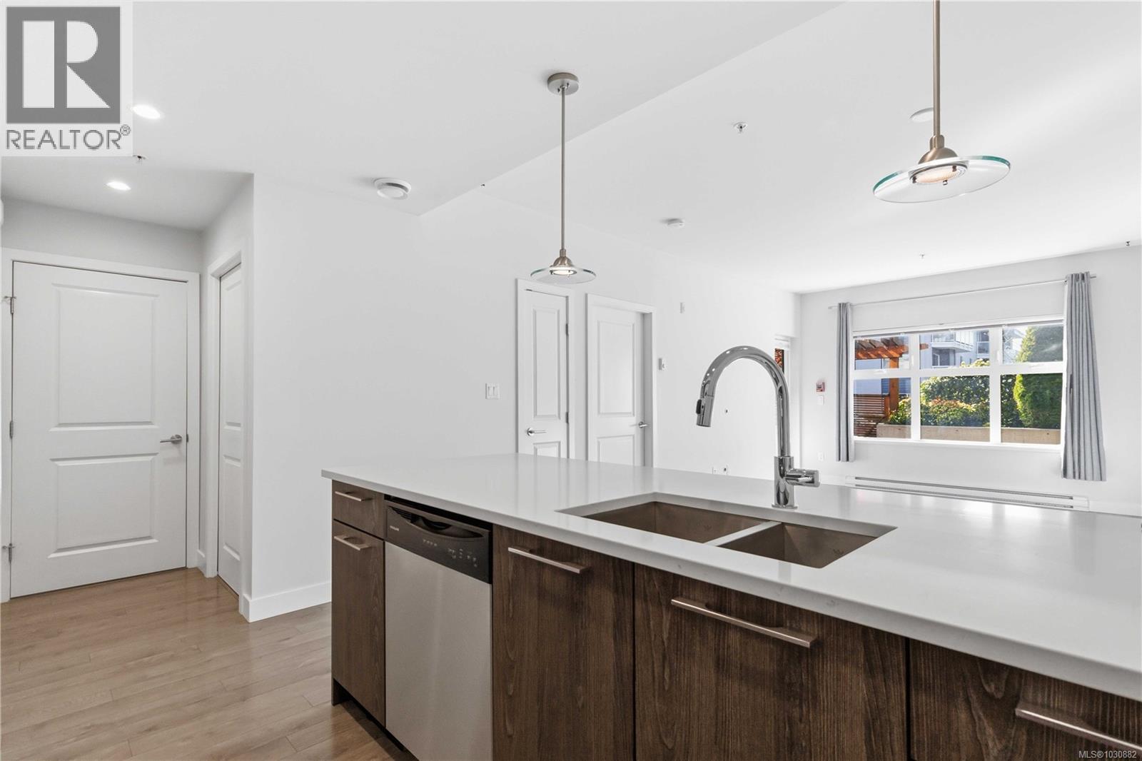 107 1000 Inverness Road, Saanich