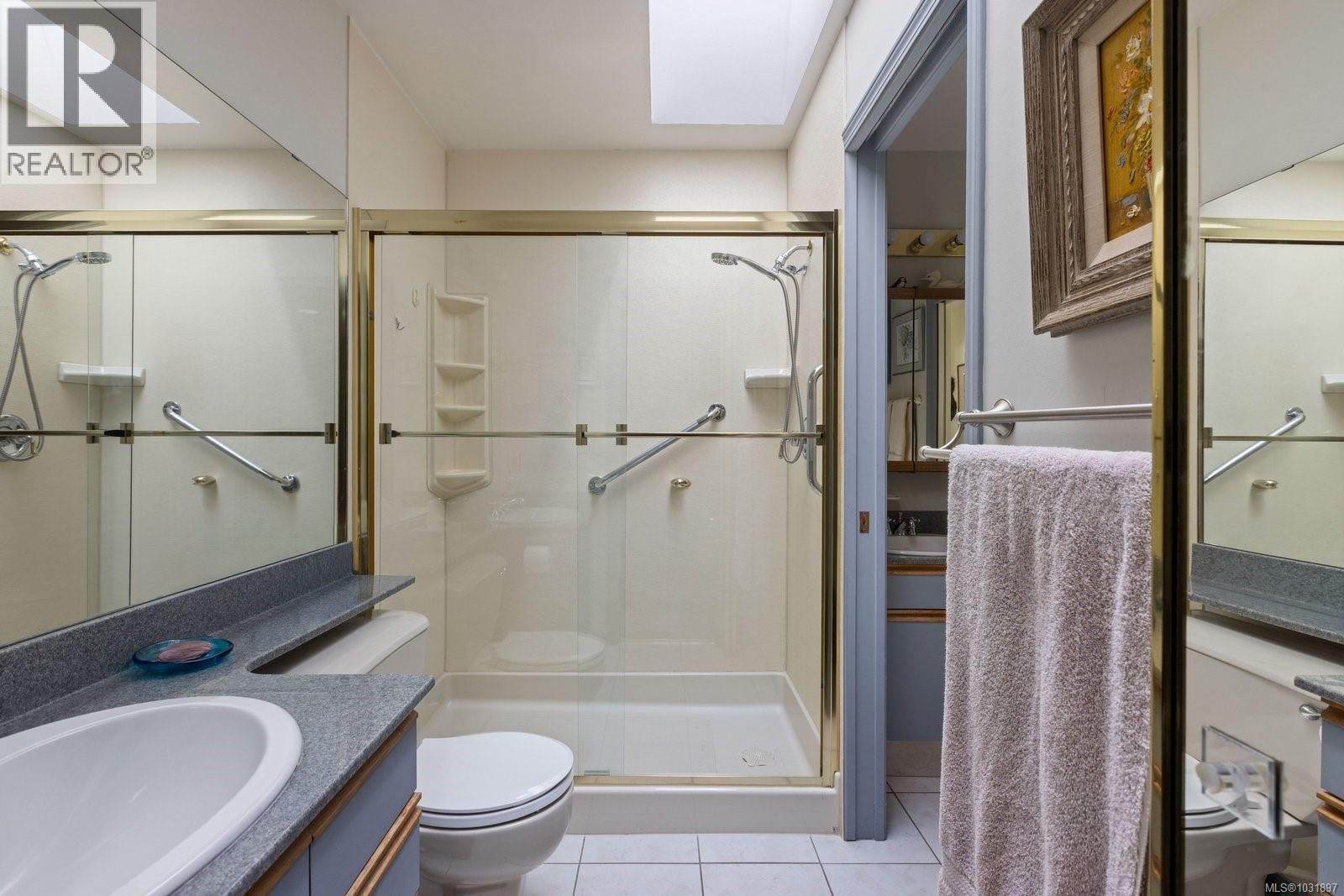 21 5156 Cordova Bay Road, Saanich