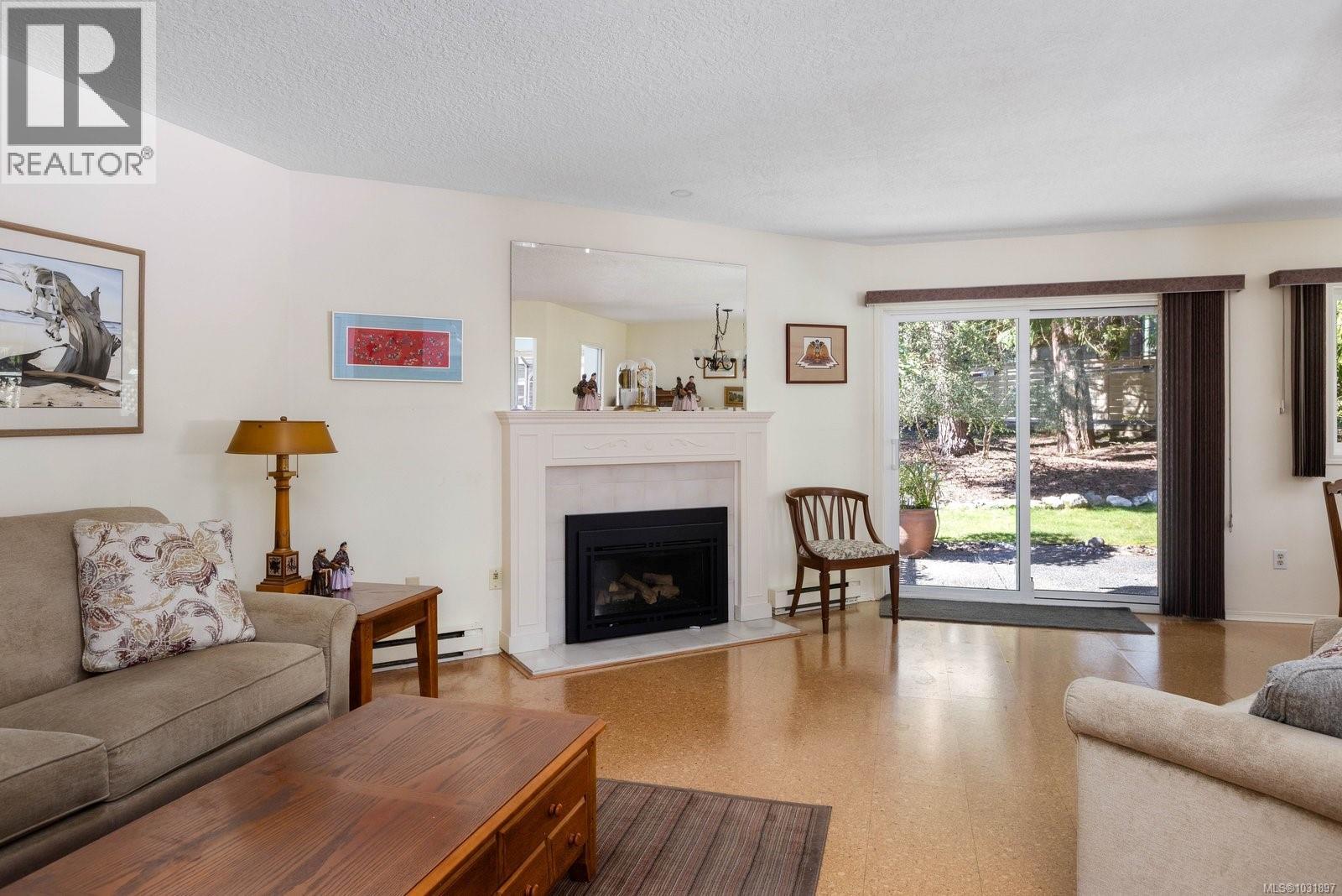 21 5156 Cordova Bay Road, Saanich