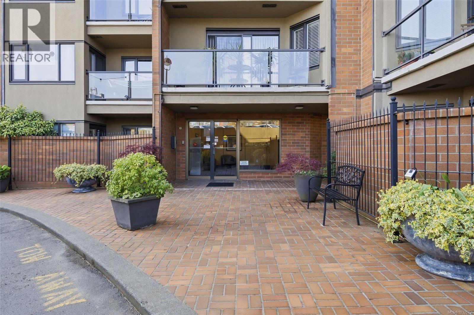 #308 103 Gorge Rd E - 35