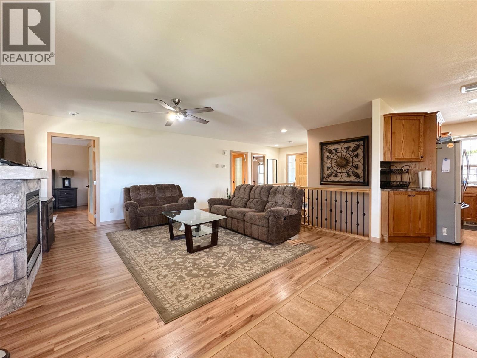 4005 FAIRWINDS Drive, Osoyoos