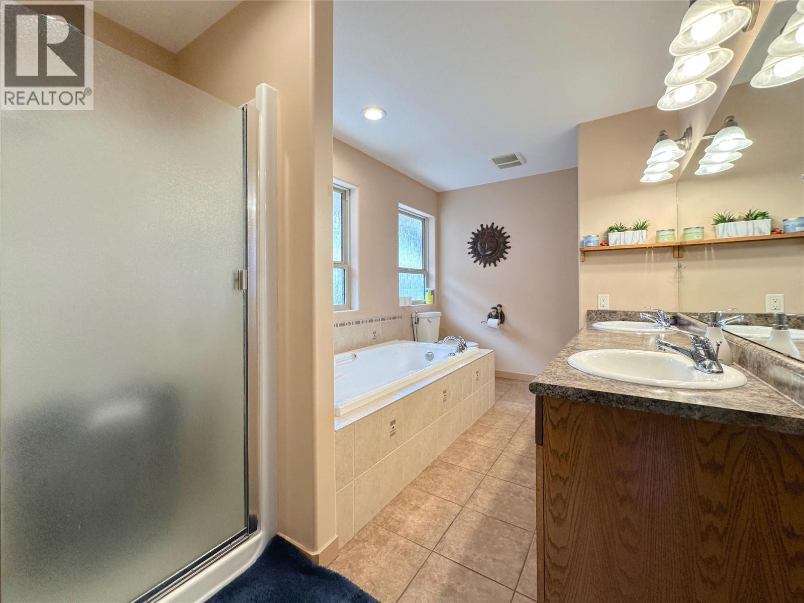 4005 FAIRWINDS Drive, Osoyoos