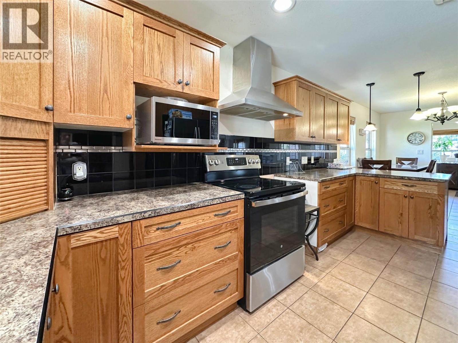 4005 FAIRWINDS Drive, Osoyoos