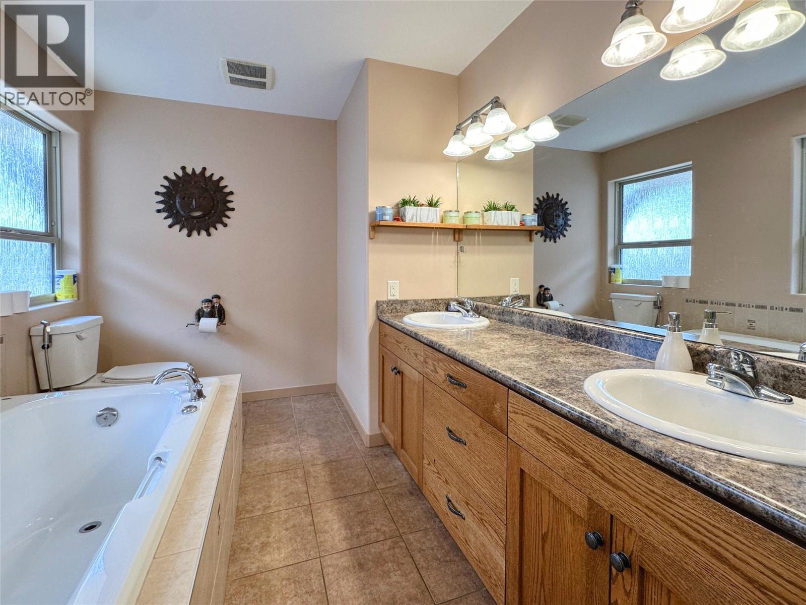 4005 FAIRWINDS Drive, Osoyoos