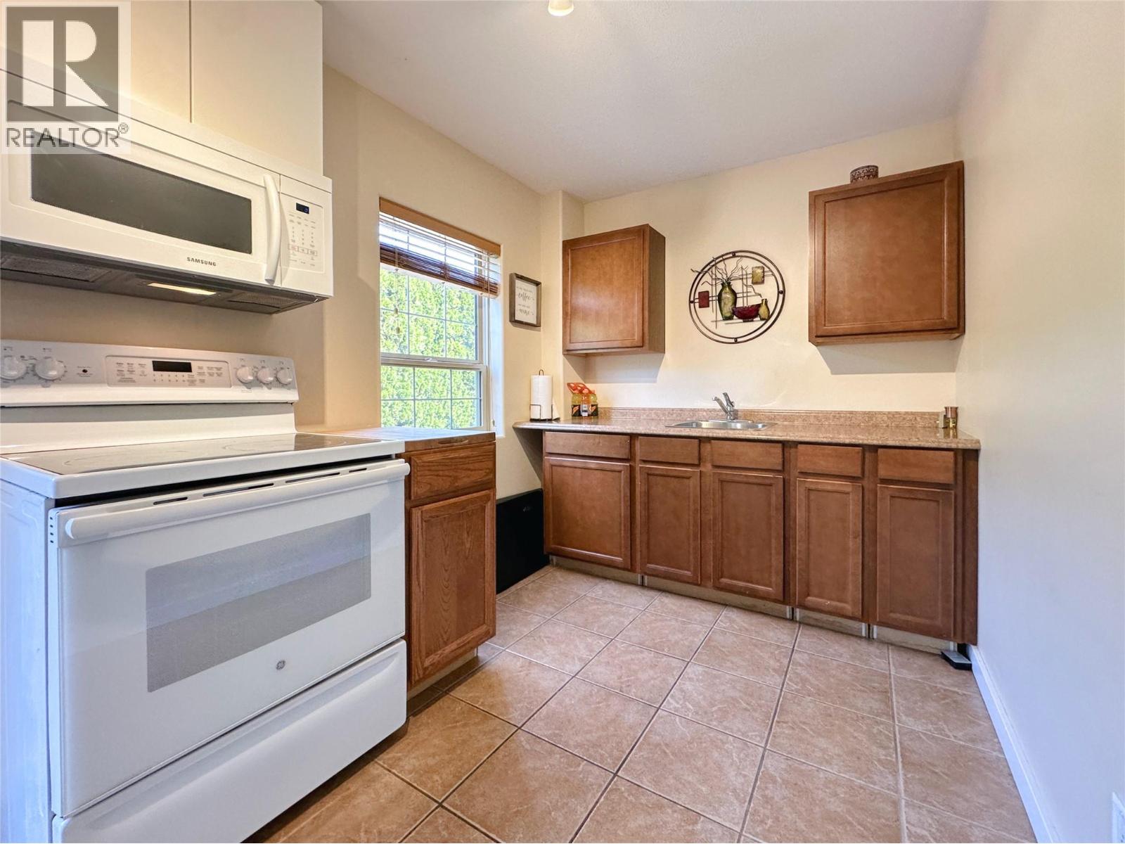 4005 FAIRWINDS Drive, Osoyoos