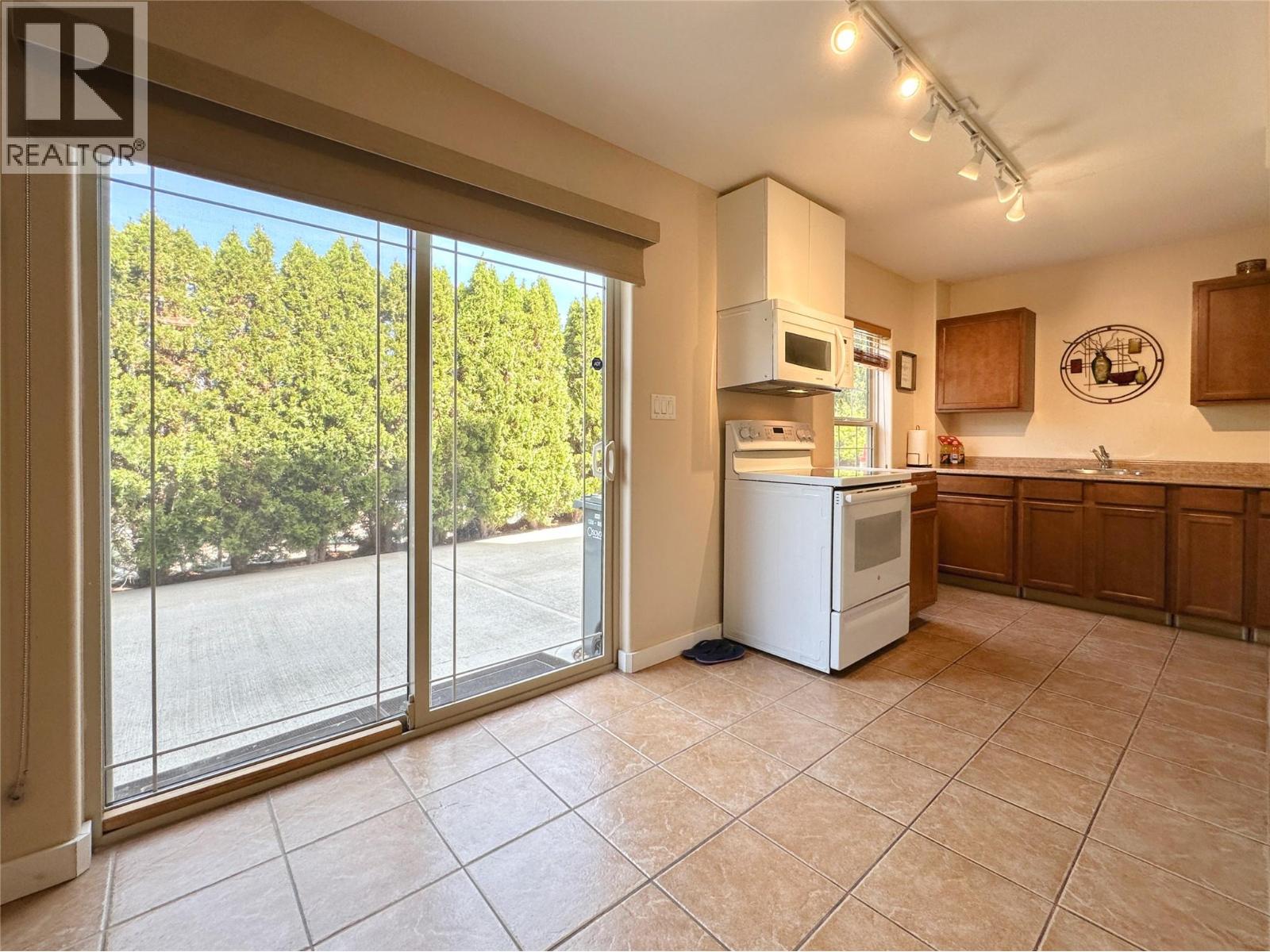 4005 FAIRWINDS Drive, Osoyoos