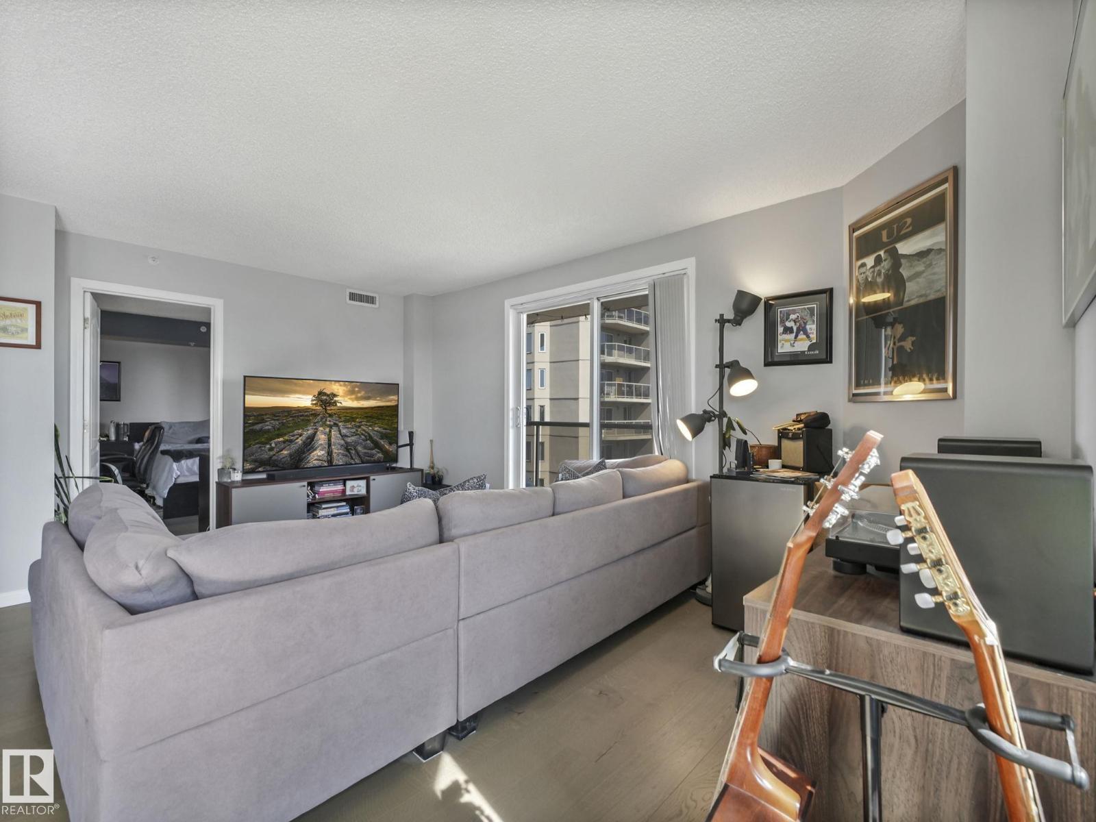 #1404 10909 103 AV NW, Edmonton