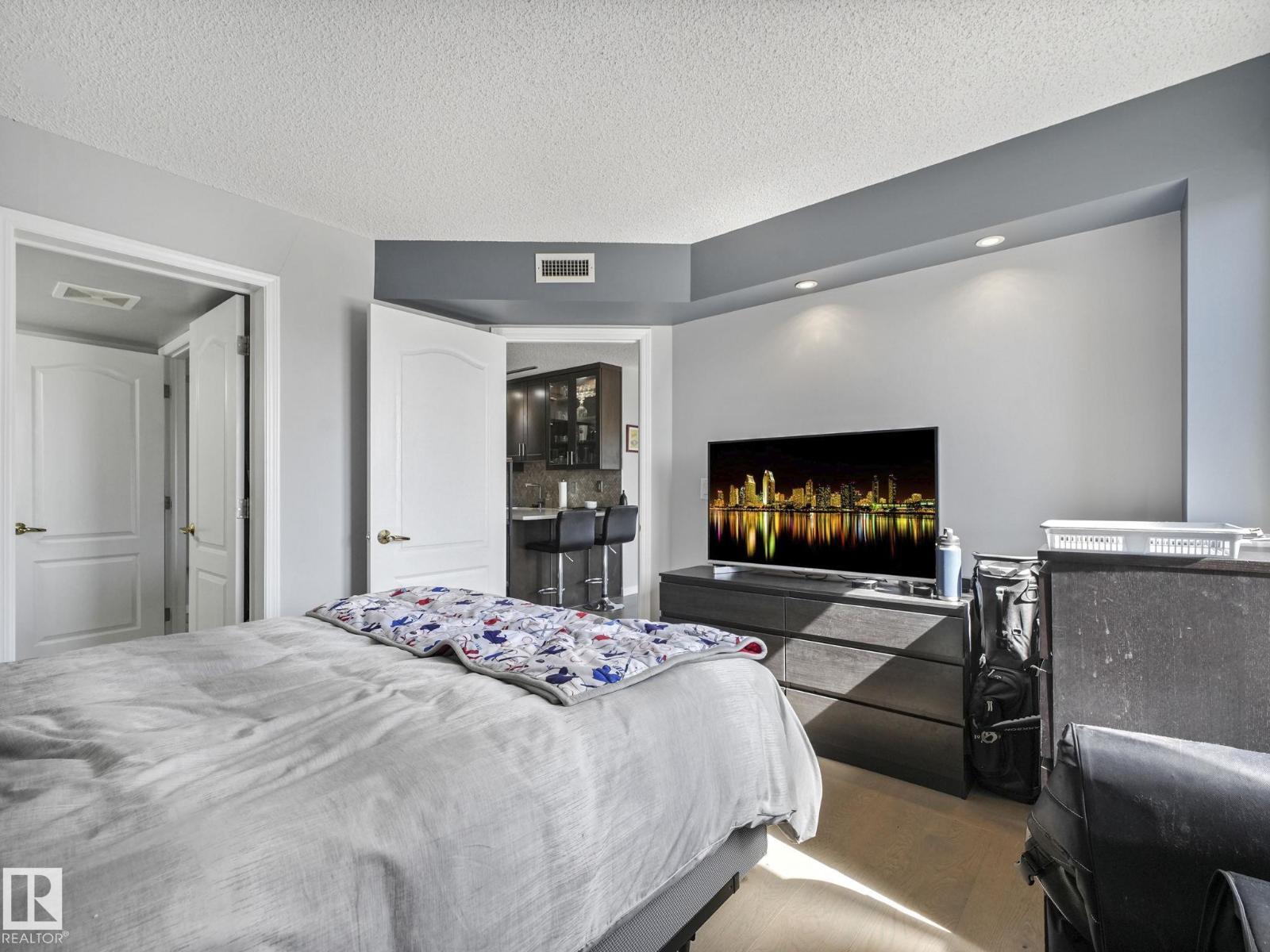 #1404 10909 103 AV NW, Edmonton