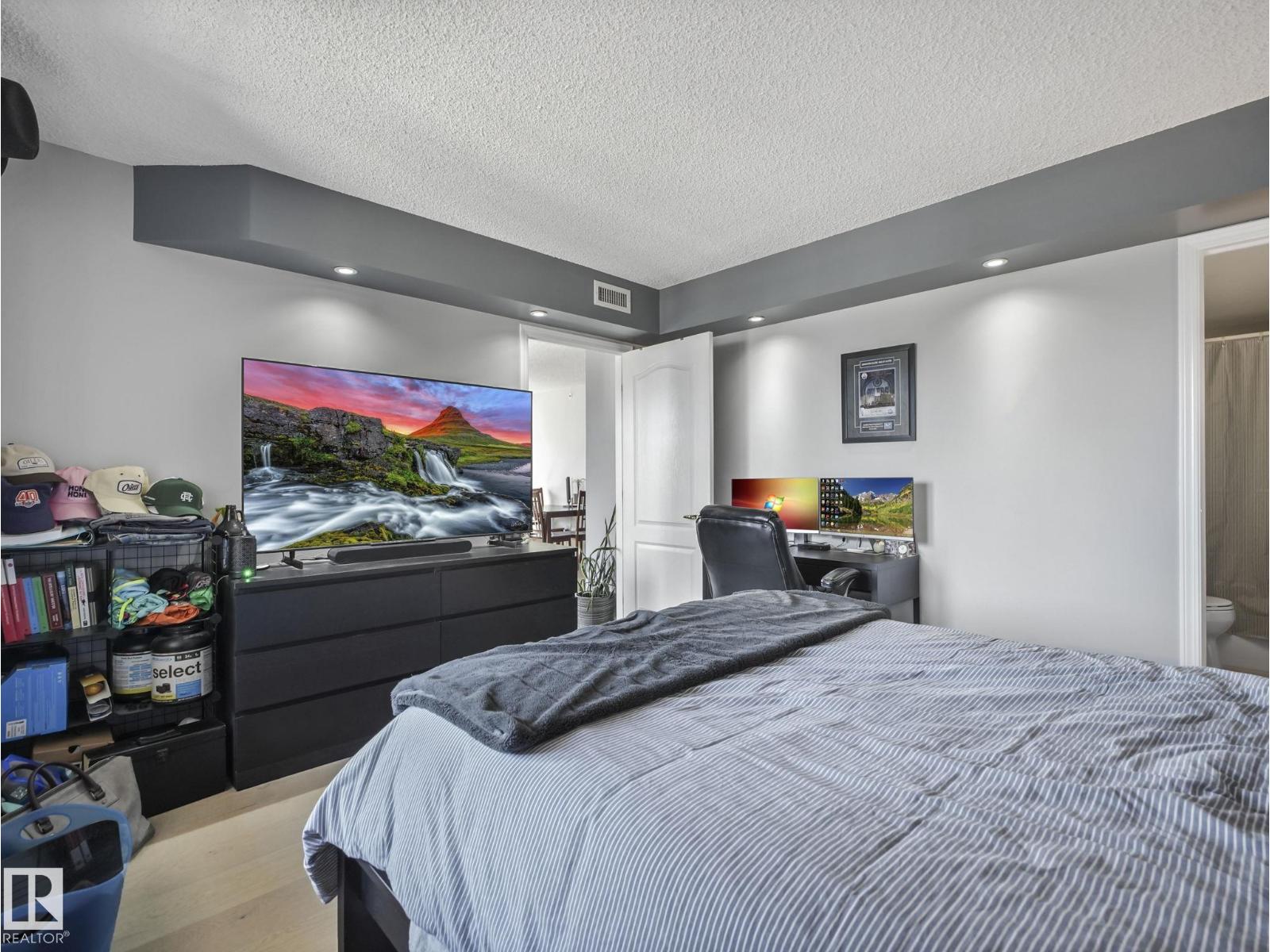 #1404 10909 103 AV NW, Edmonton