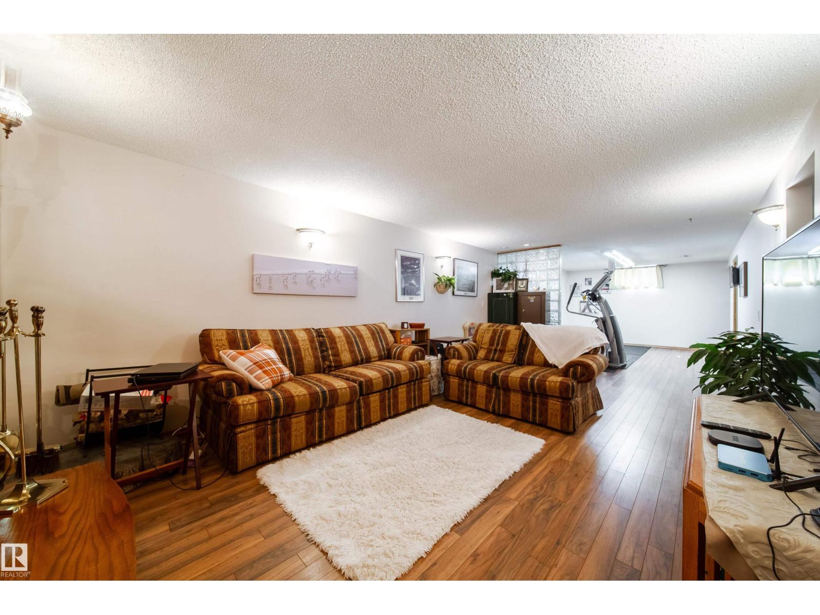 8932 154 ST NW, Edmonton