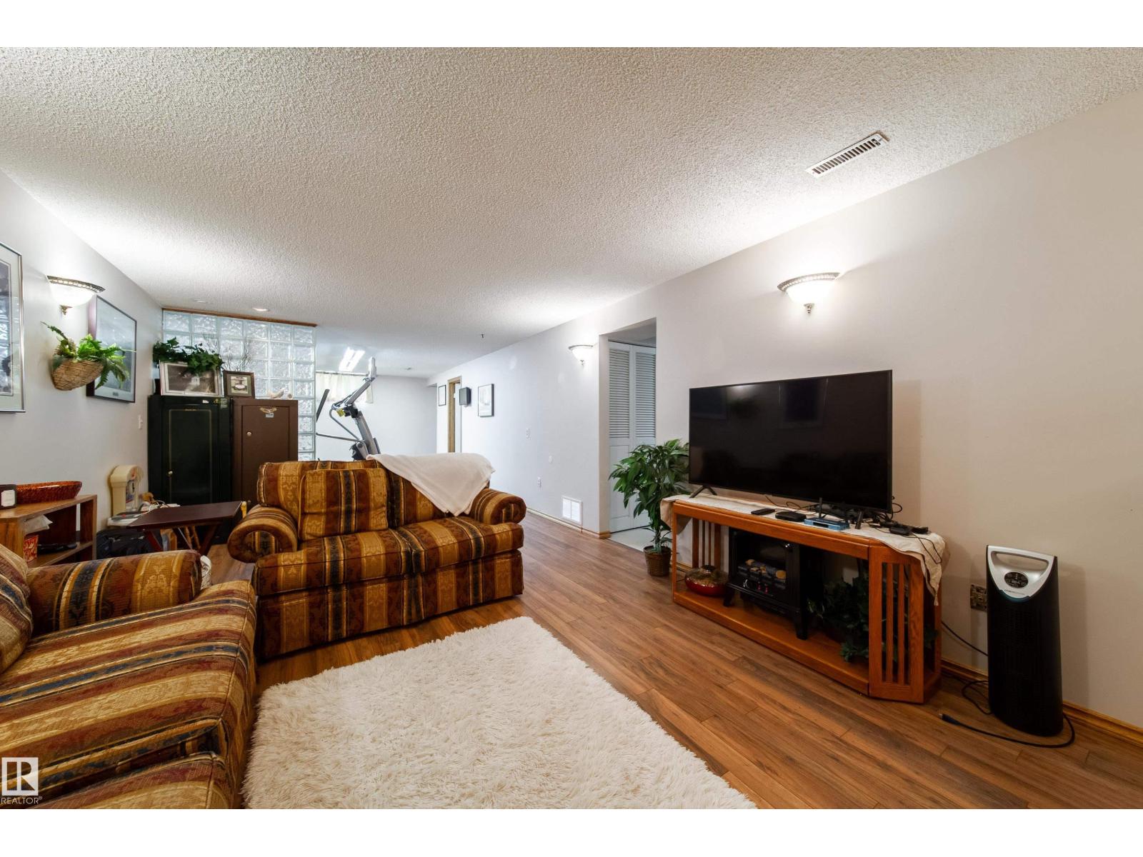 8932 154 ST NW, Edmonton