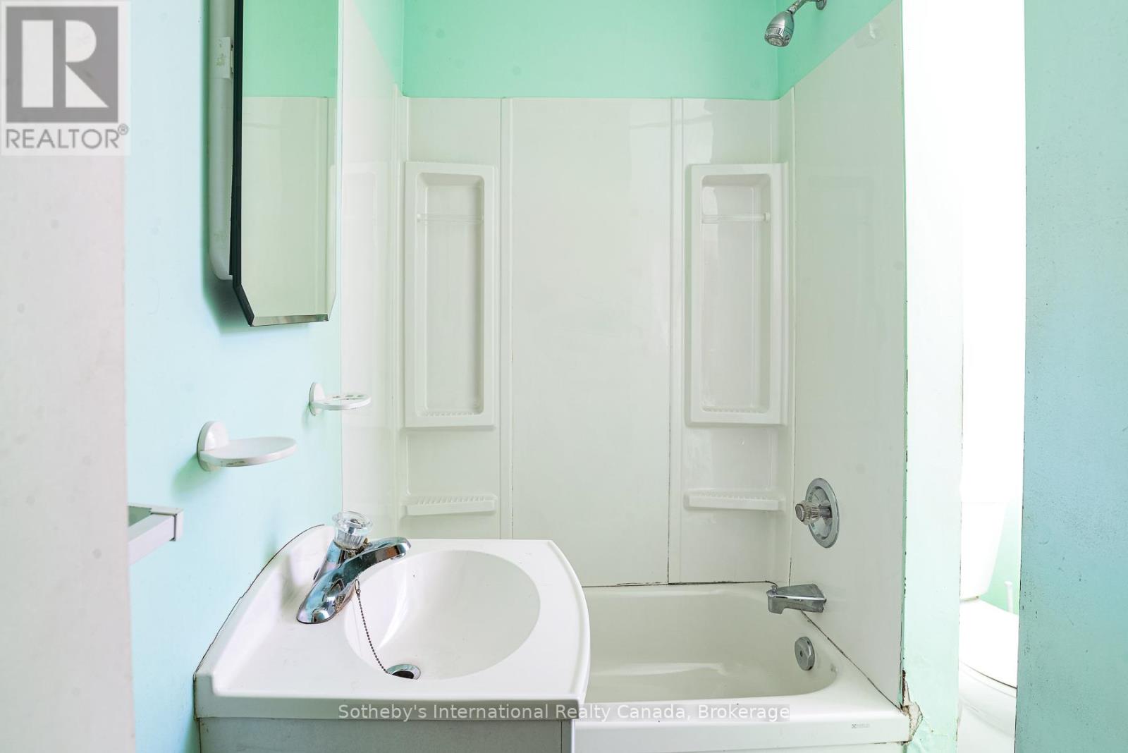 4pc bath.