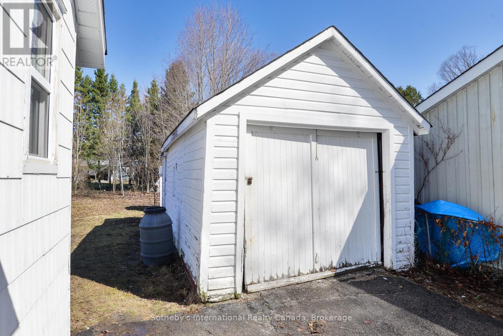 Detached garage.