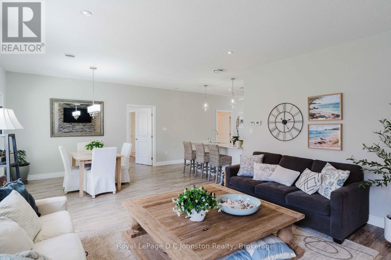 221 GRENVILLE STREET S - 15