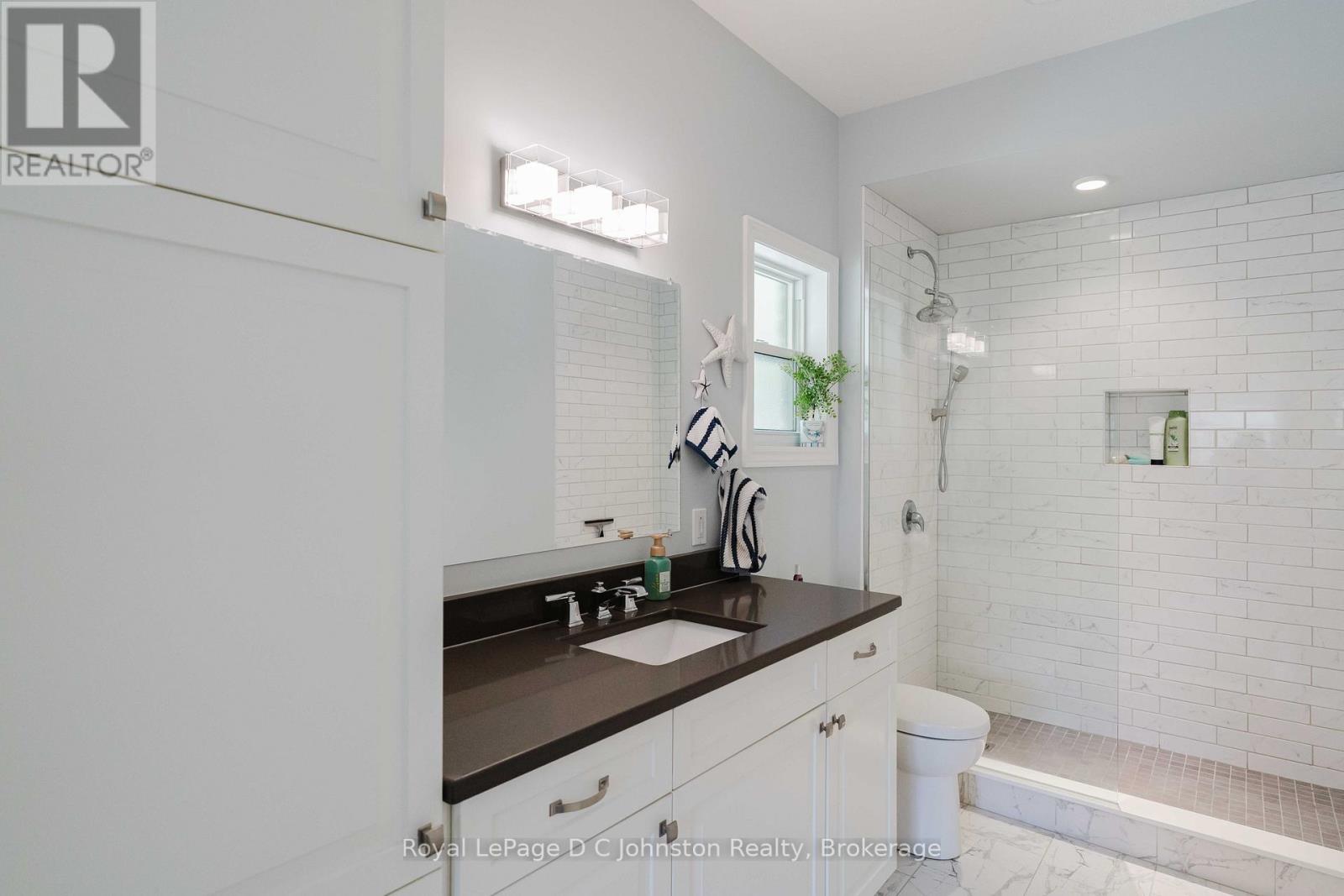 221 GRENVILLE STREET S - 19