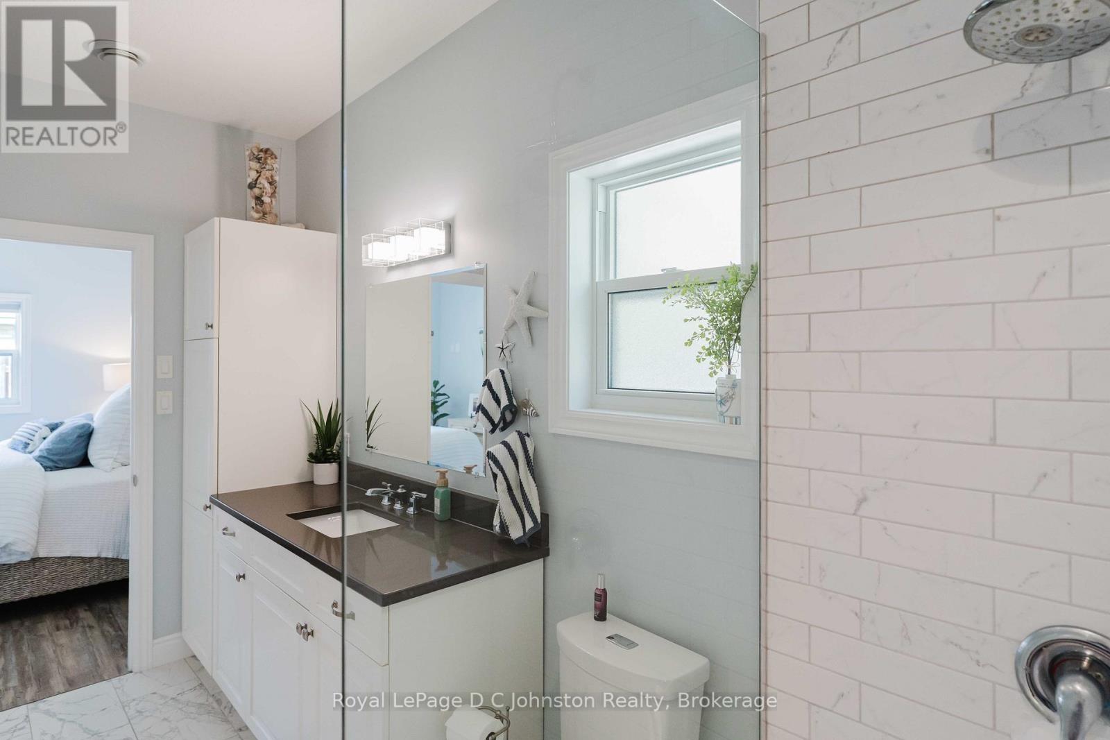 221 GRENVILLE STREET S - 20