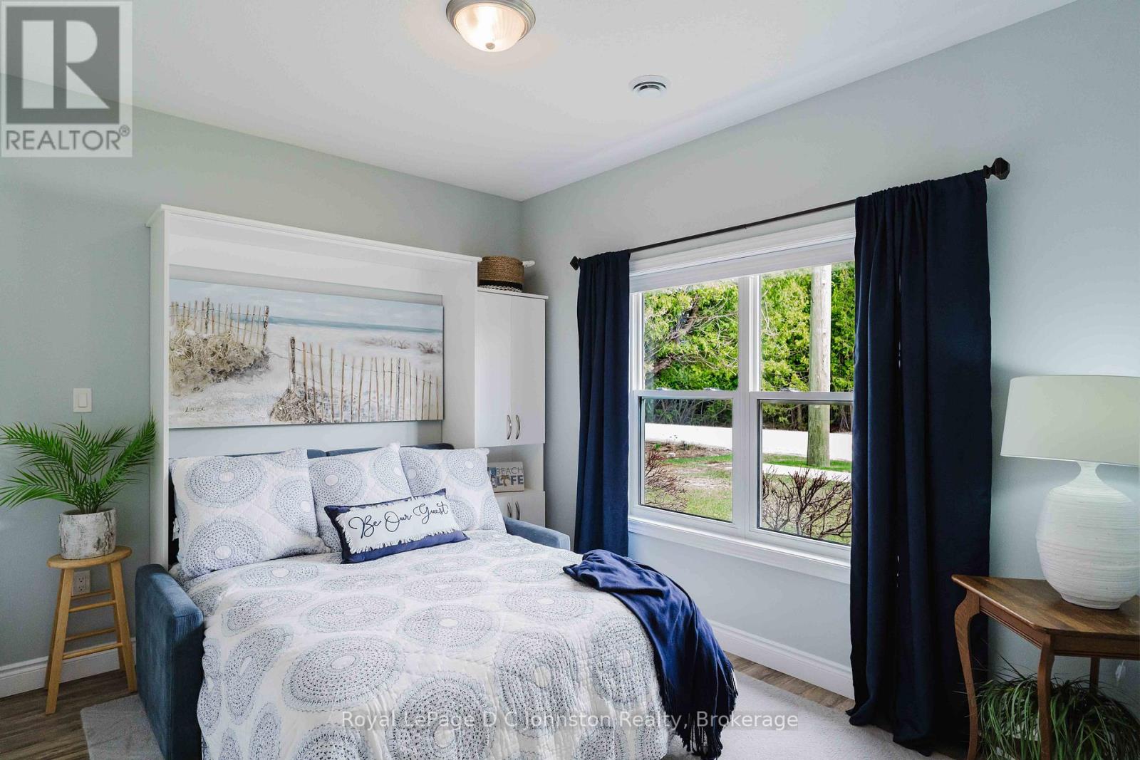 221 GRENVILLE STREET S - 22