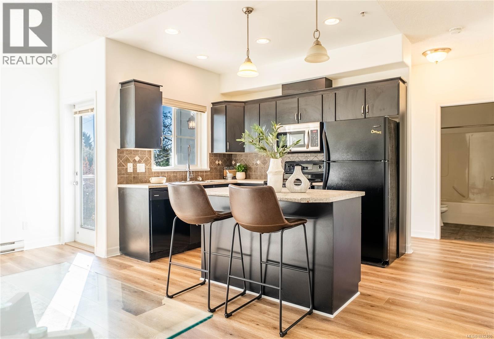 209 3915 Carey Road, Saanich