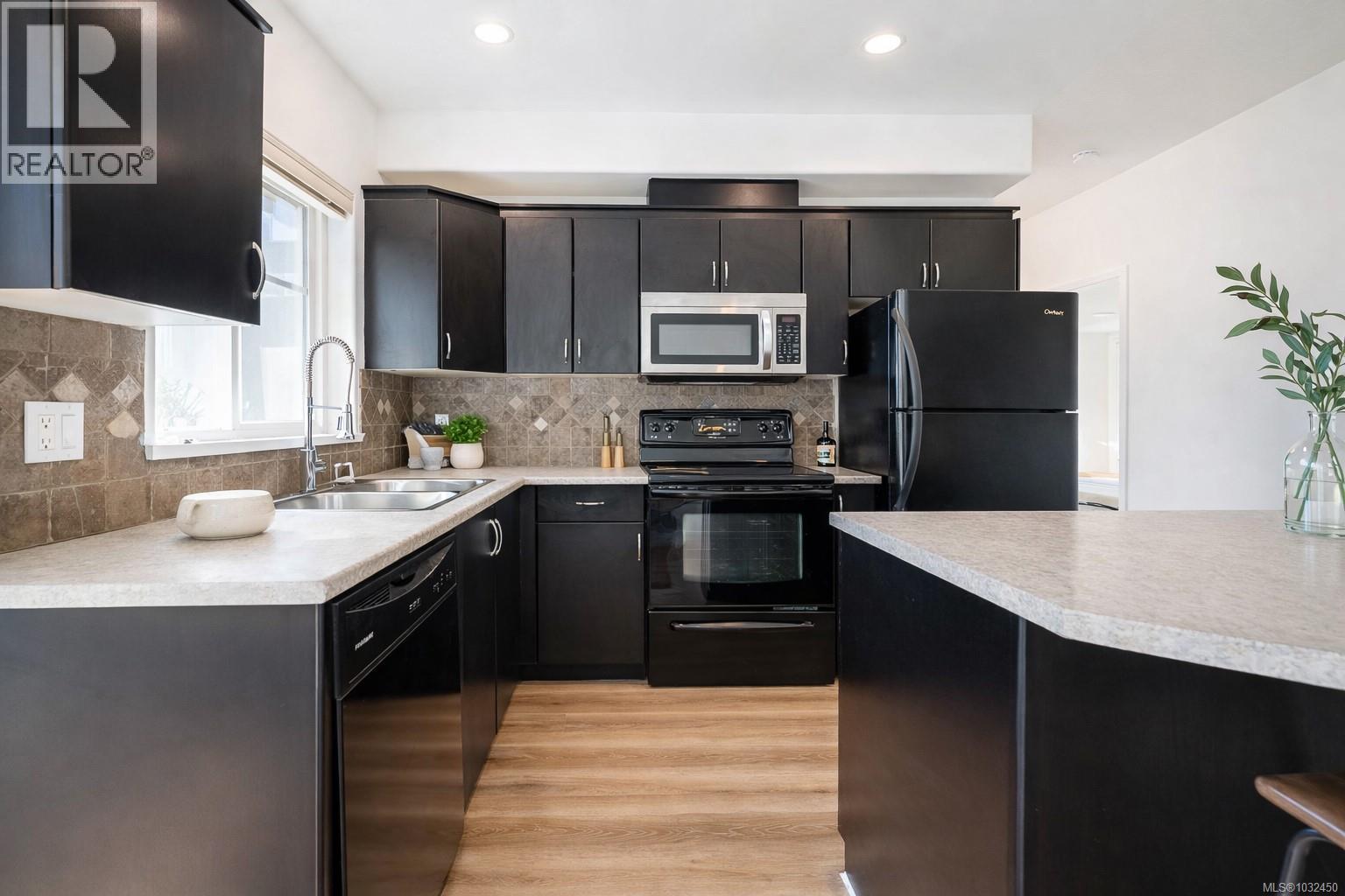 209 3915 Carey Road, Saanich