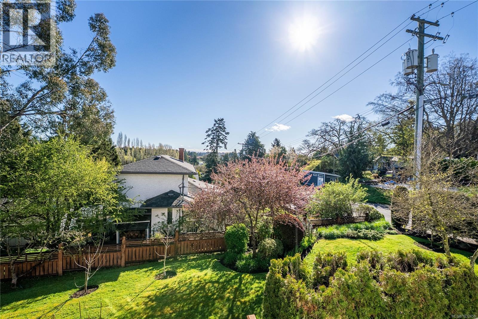 209 3915 Carey Road, Saanich