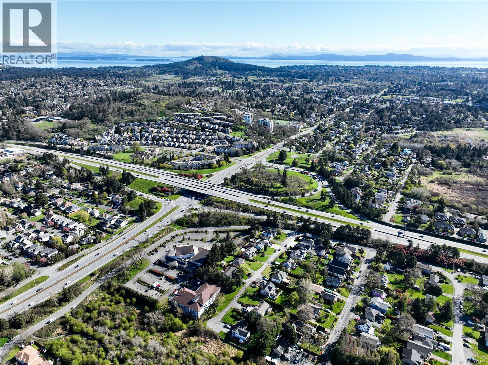 209 3915 Carey Road, Saanich