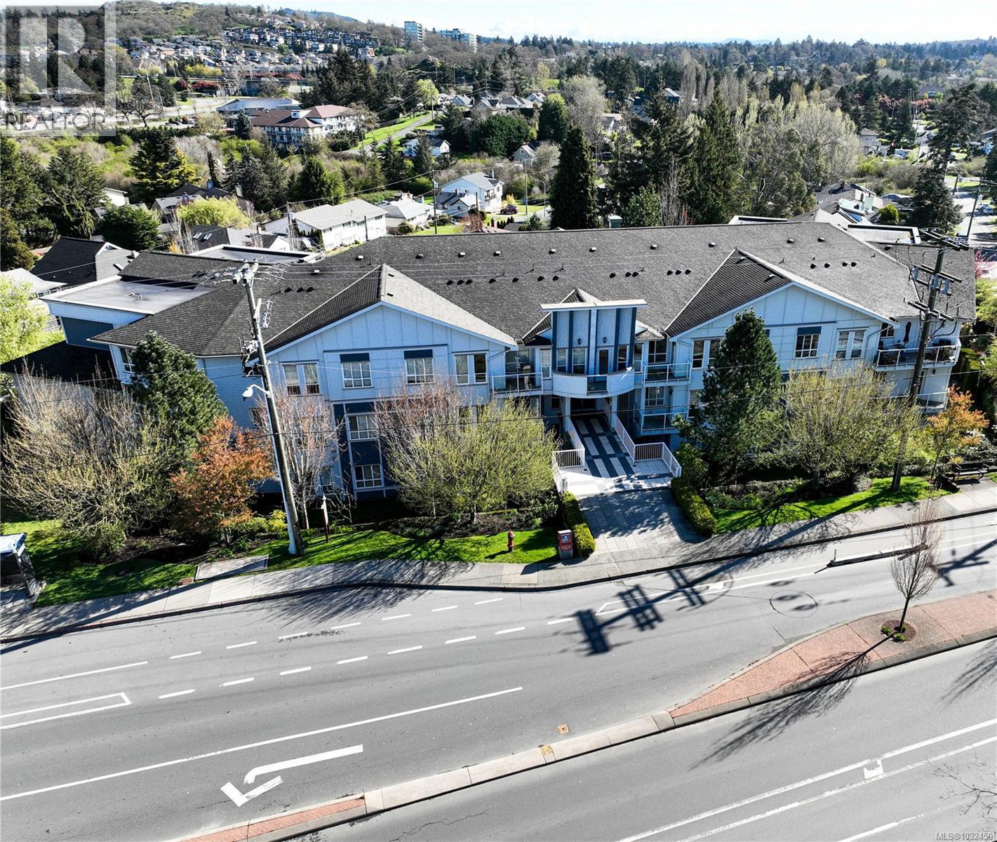 209 3915 Carey Road, Saanich