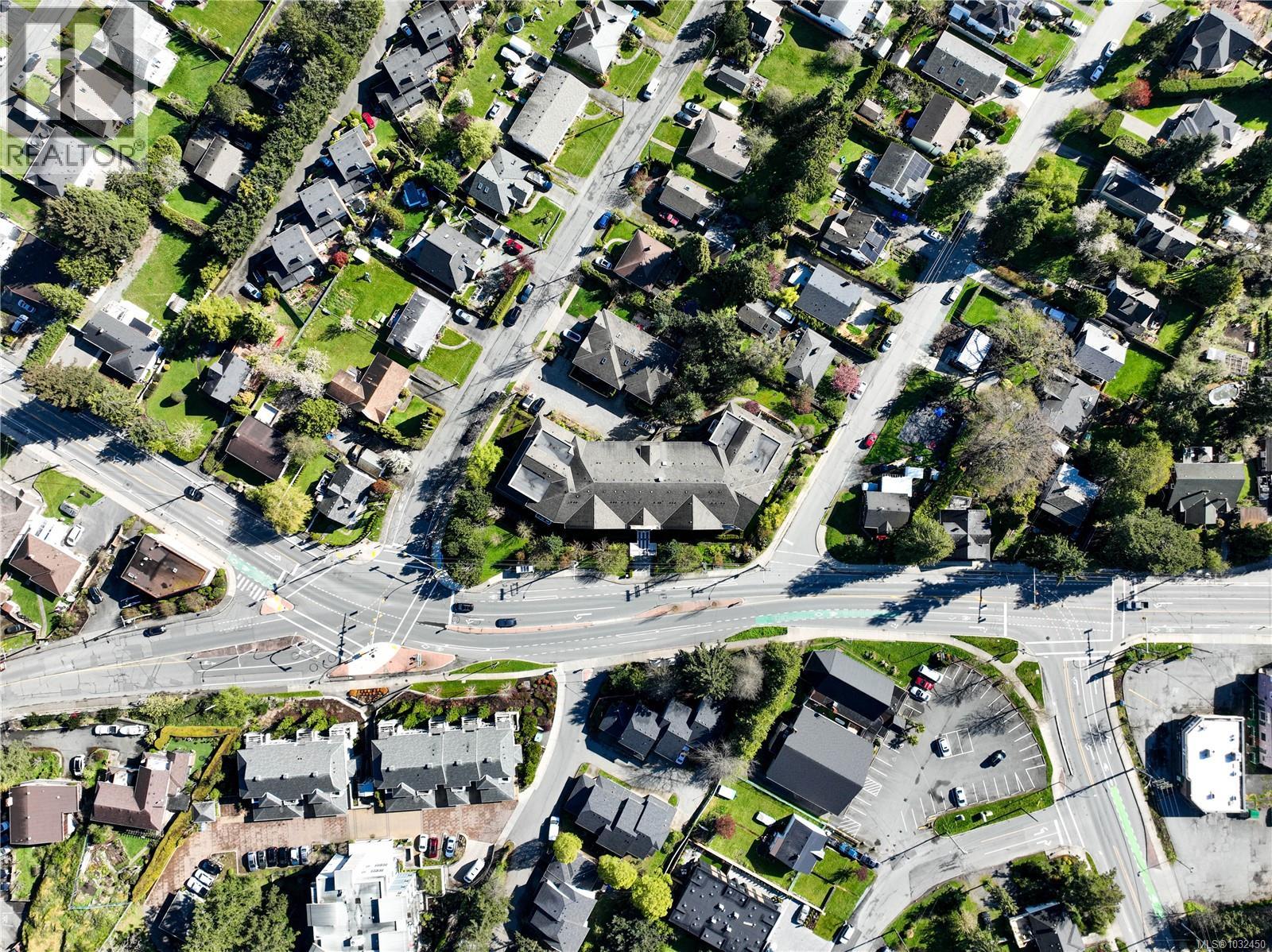 209 3915 Carey Road, Saanich