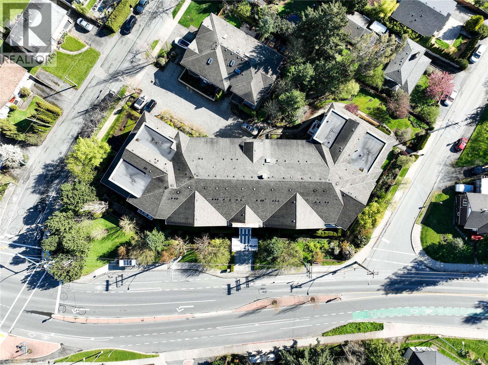 209 3915 Carey Road, Saanich