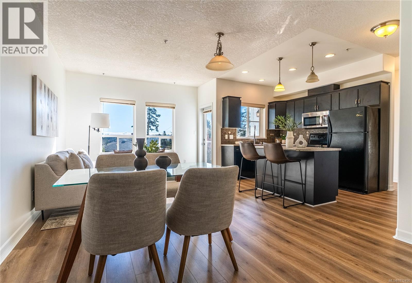 209 3915 Carey Road, Saanich