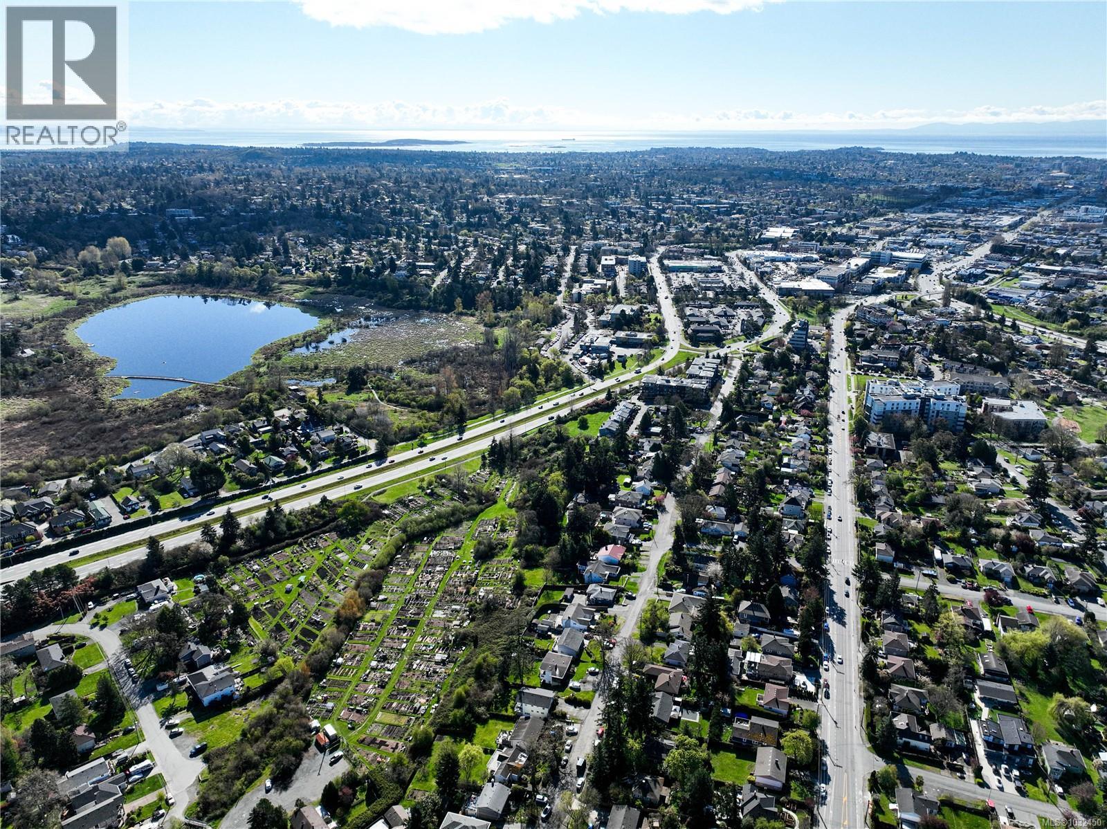 209 3915 Carey Road, Saanich