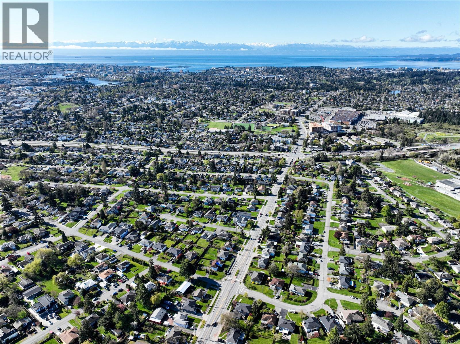 209 3915 Carey Road, Saanich