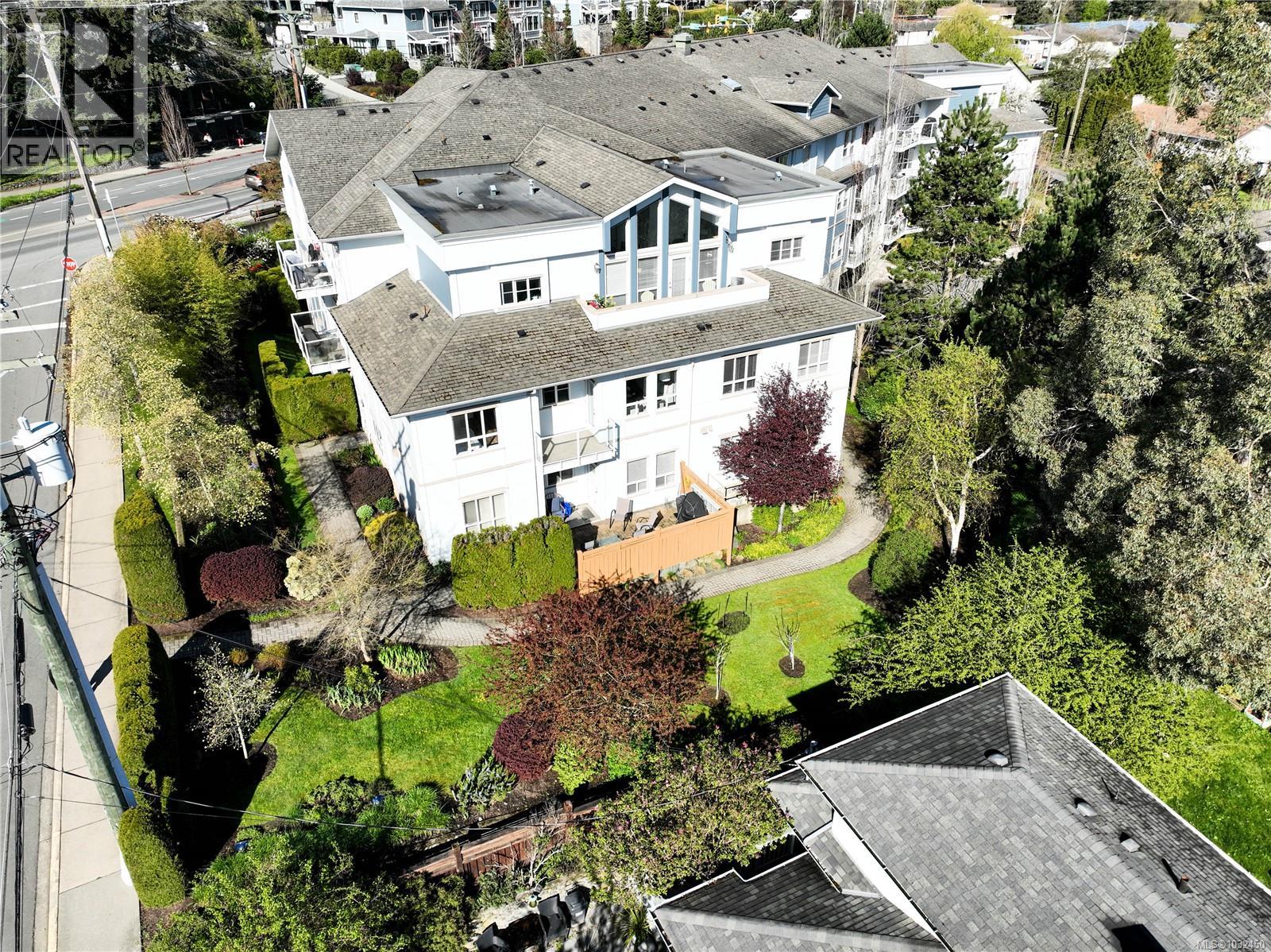 209 3915 Carey Road, Saanich