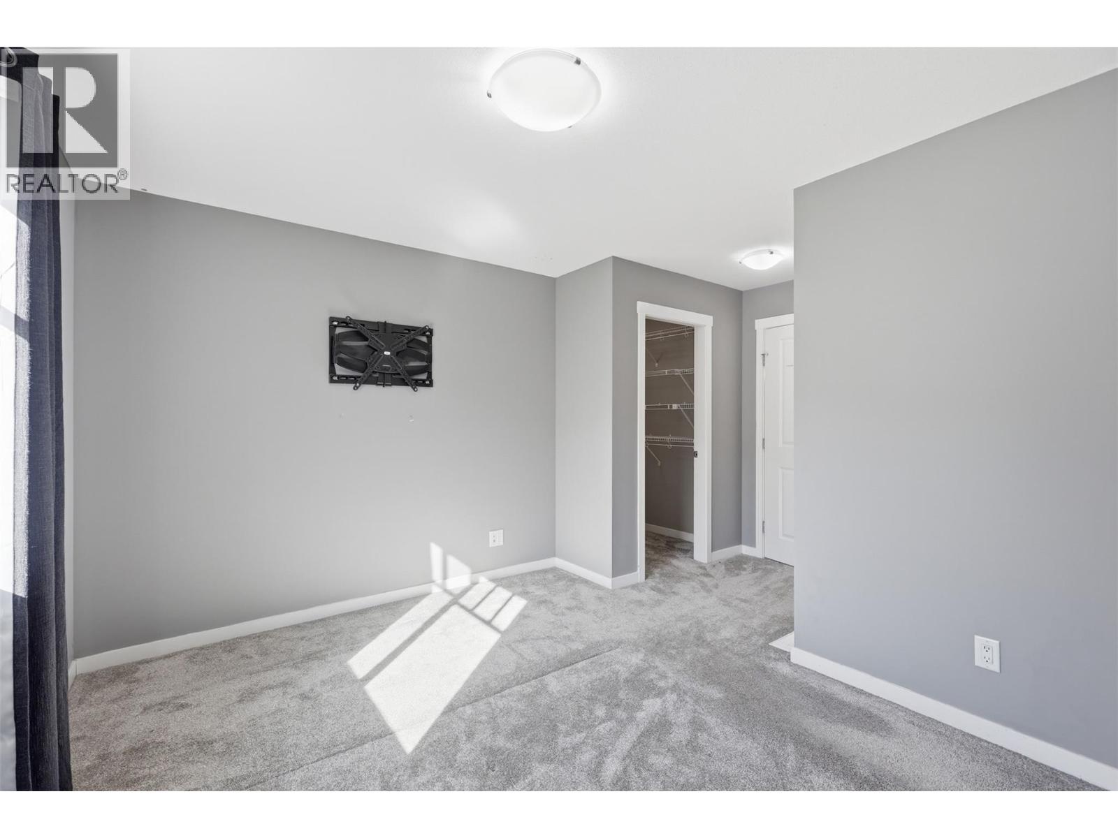 #44 2860 Valleyview Drive Drive - 18