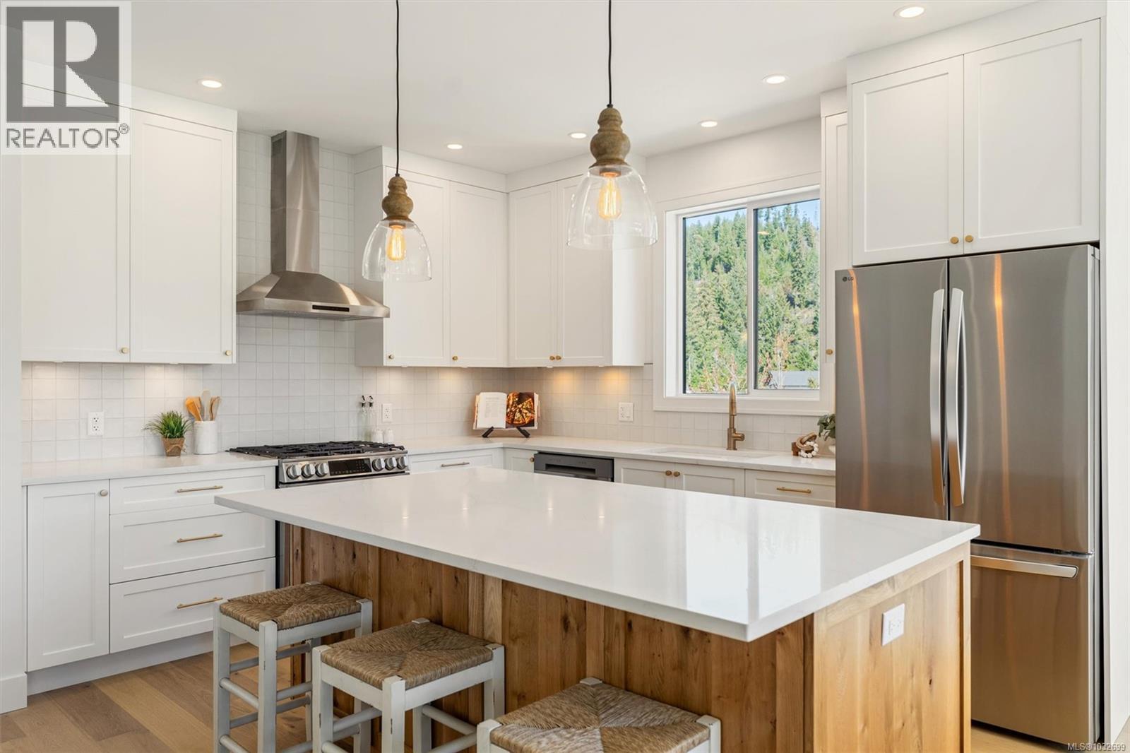  9382 Lakefront Rise, Lake Cowichan