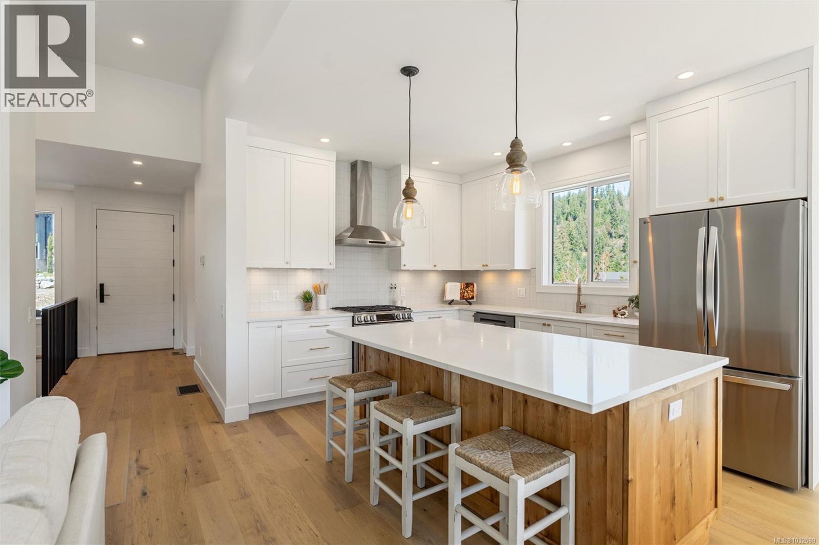  9382 Lakefront Rise, Lake Cowichan