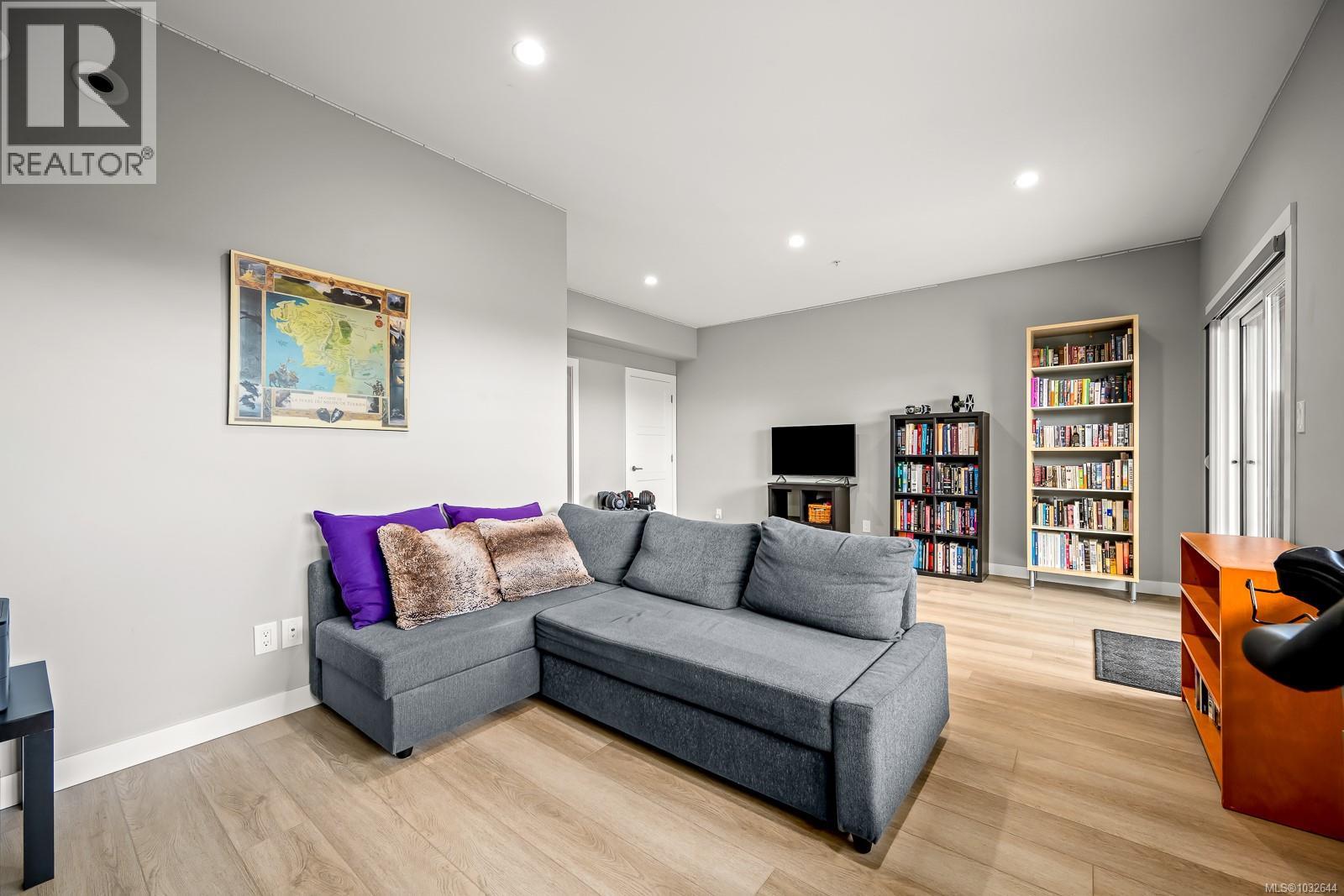 #23 623 Crown Isle Blvd - 31