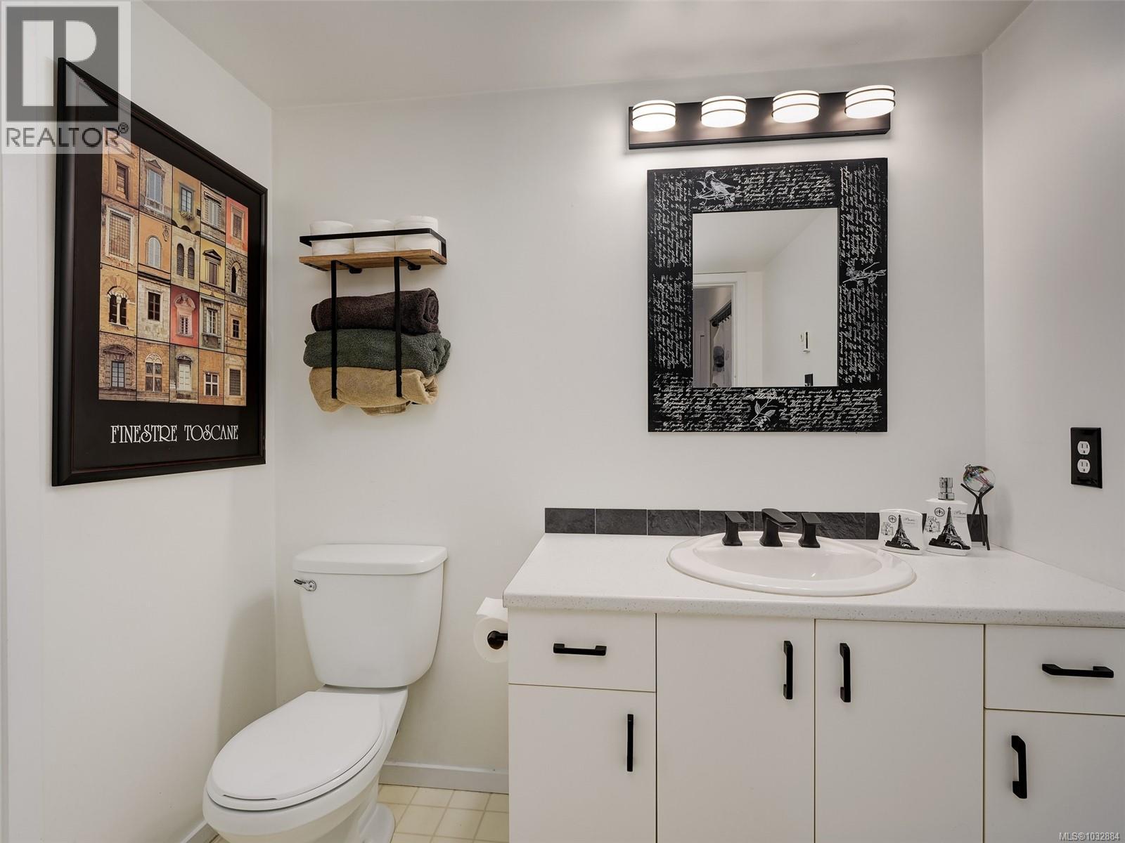 41 909 Admirals Road, Esquimalt