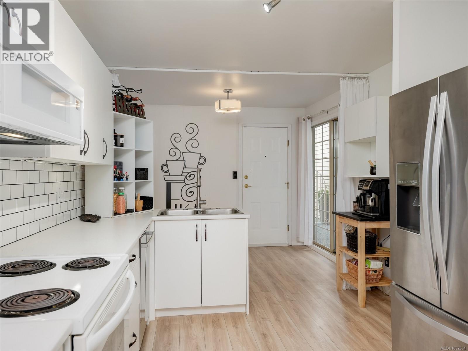 41 909 Admirals Road, Esquimalt