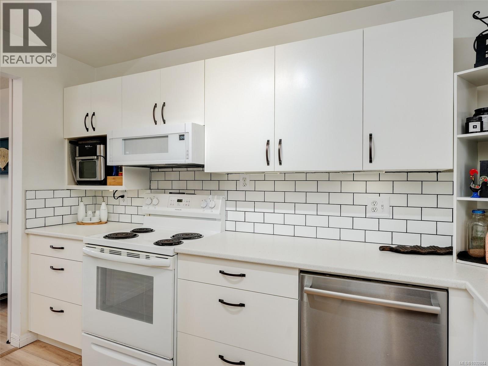 41 909 Admirals Road, Esquimalt