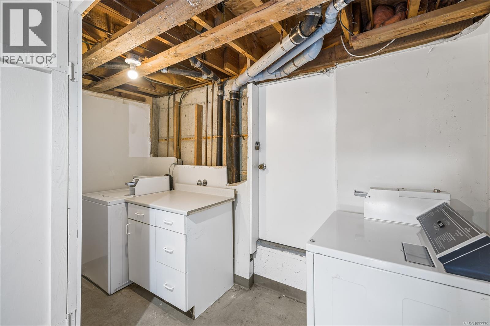 723 Nightingale Cres - 34