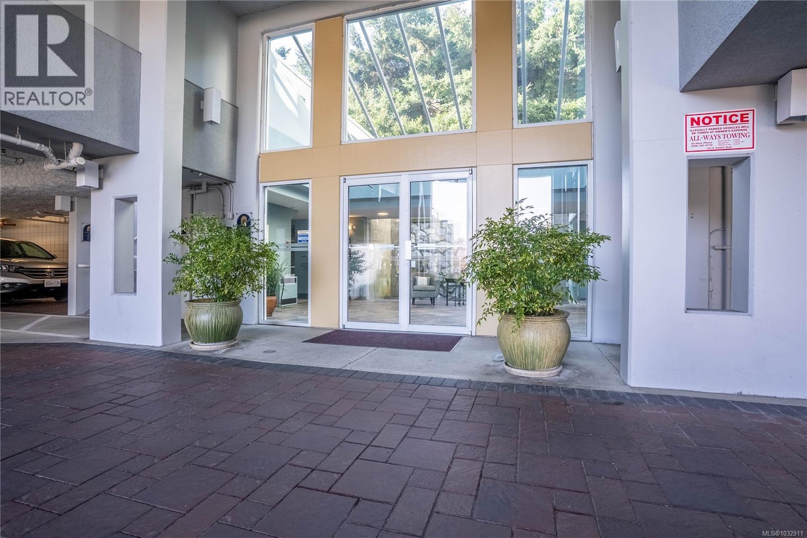 306 5110 Cordova Bay Road, Saanich