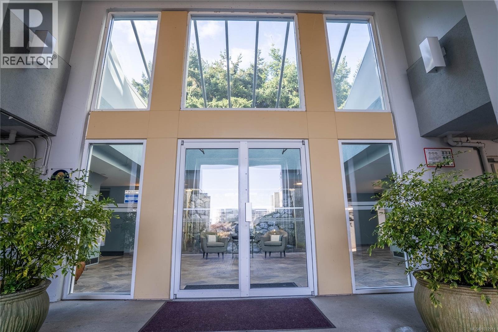 306 5110 Cordova Bay Road, Saanich