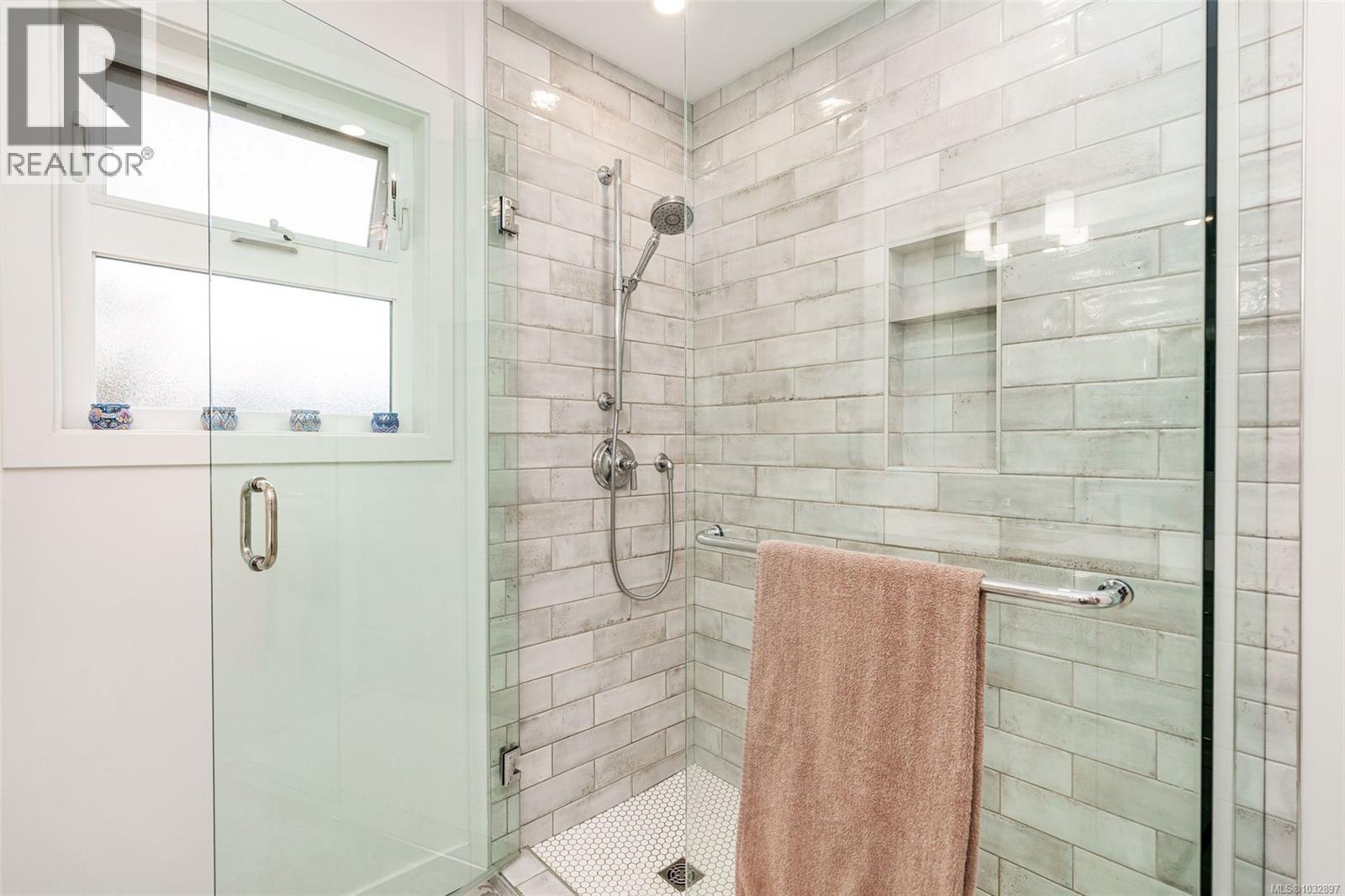 4510 Woodwinds Cres - 16