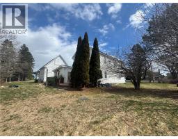 Bath (# pieces 1-6) - 1850 Route 776, Grand Manan, NB E5G3H2 Photo 9
