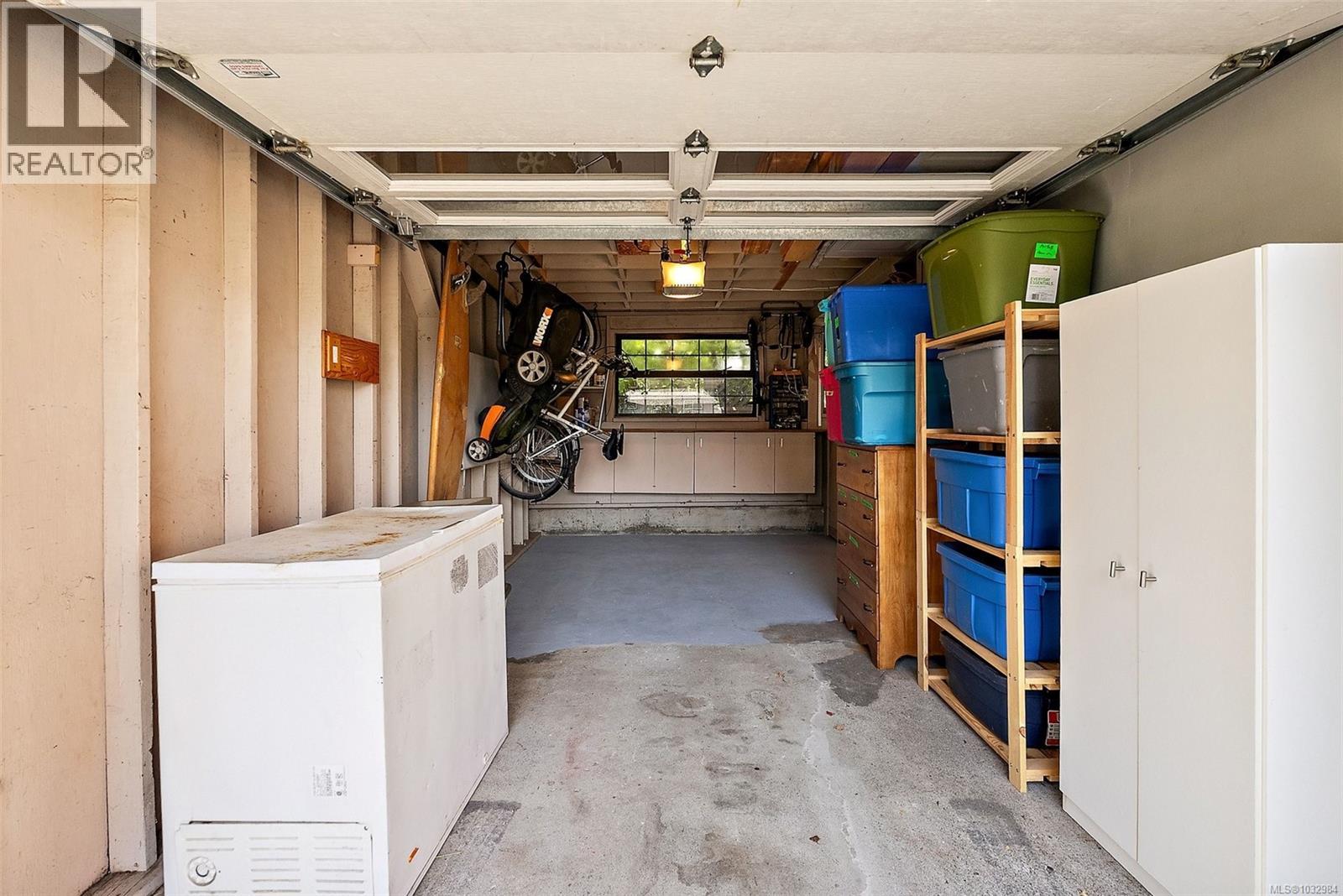  1094 Gosper Crescent, Esquimalt