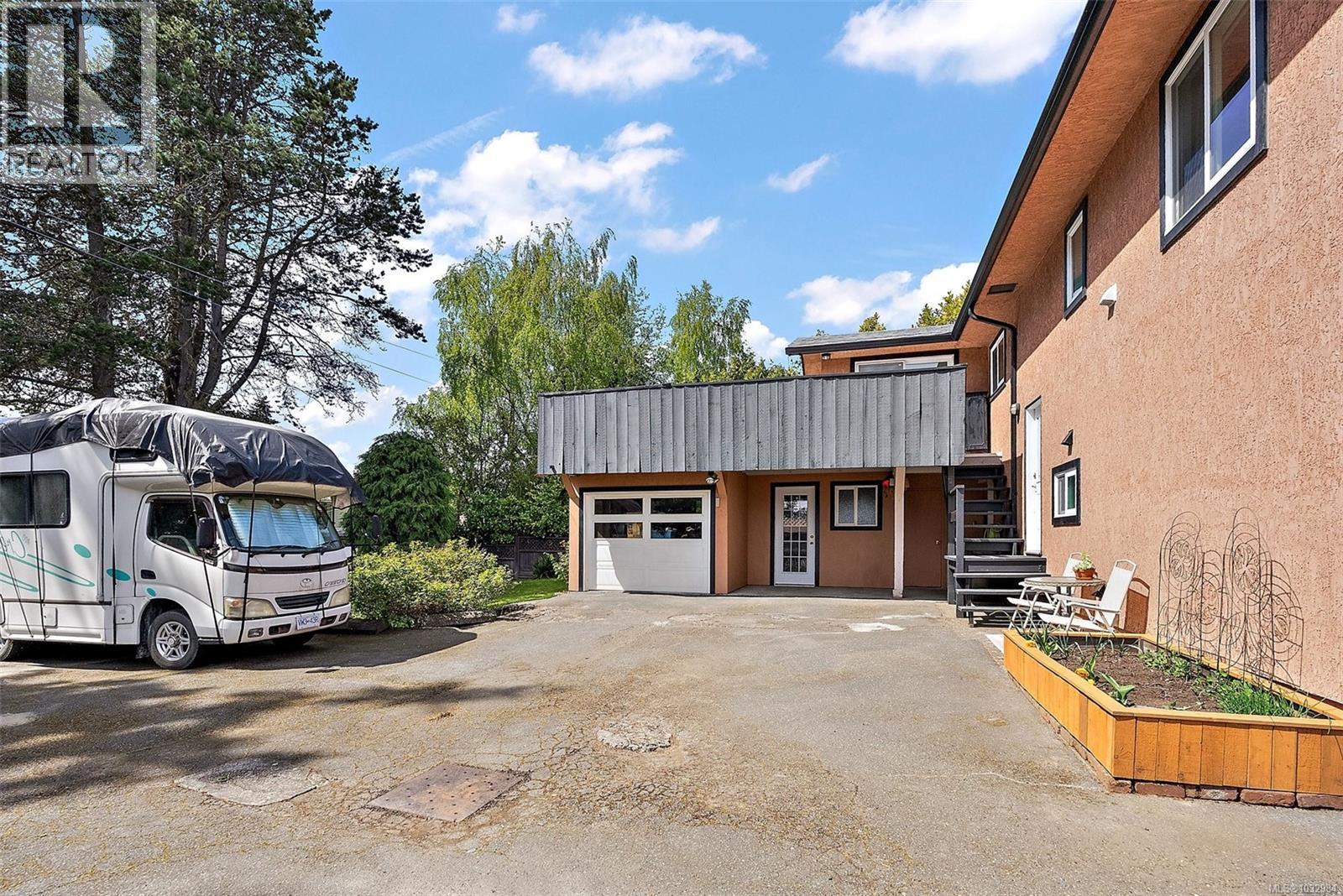  1094 Gosper Crescent, Esquimalt