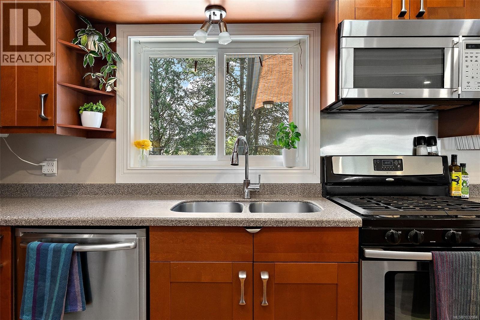  1094 Gosper Crescent, Esquimalt