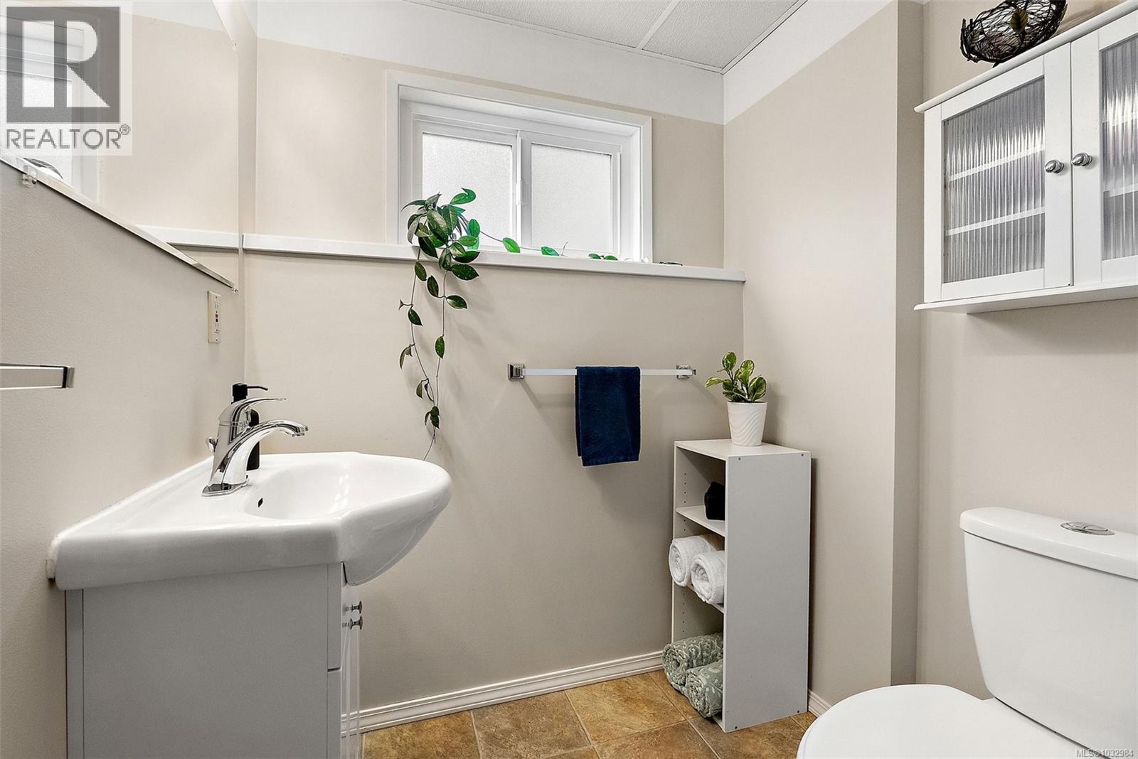  1094 Gosper Crescent, Esquimalt